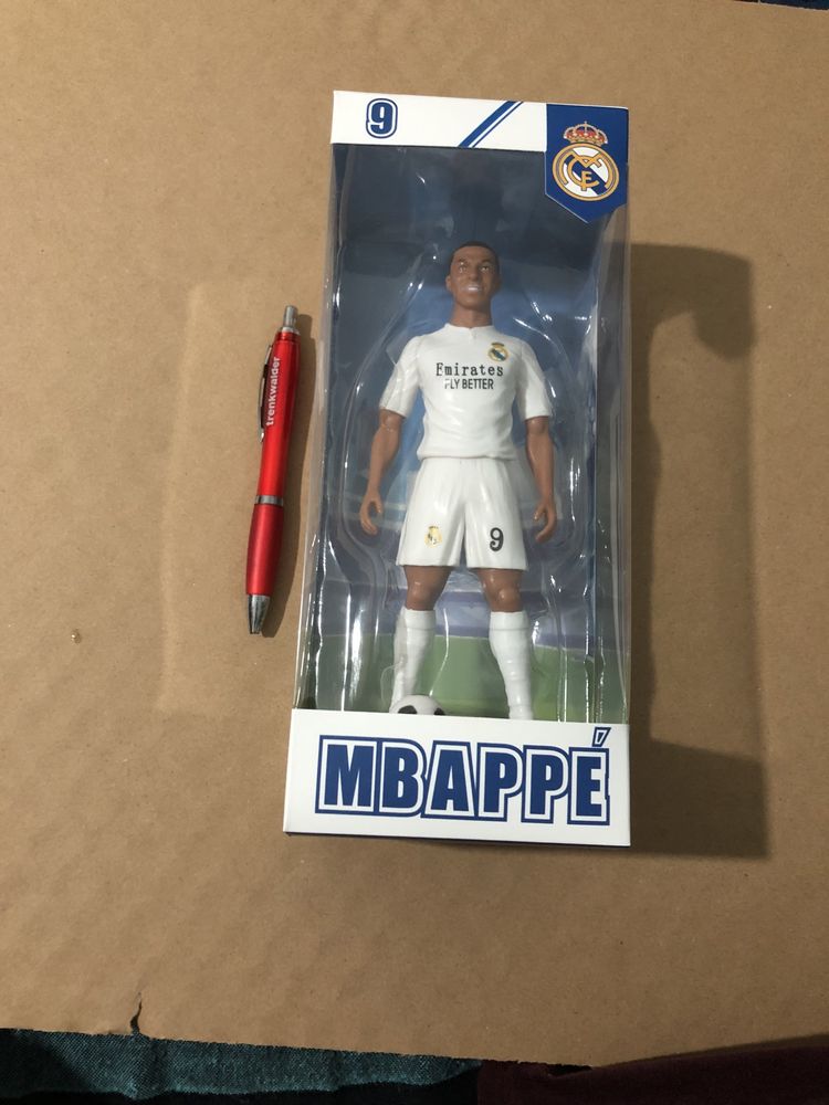 MBAPPE statue new