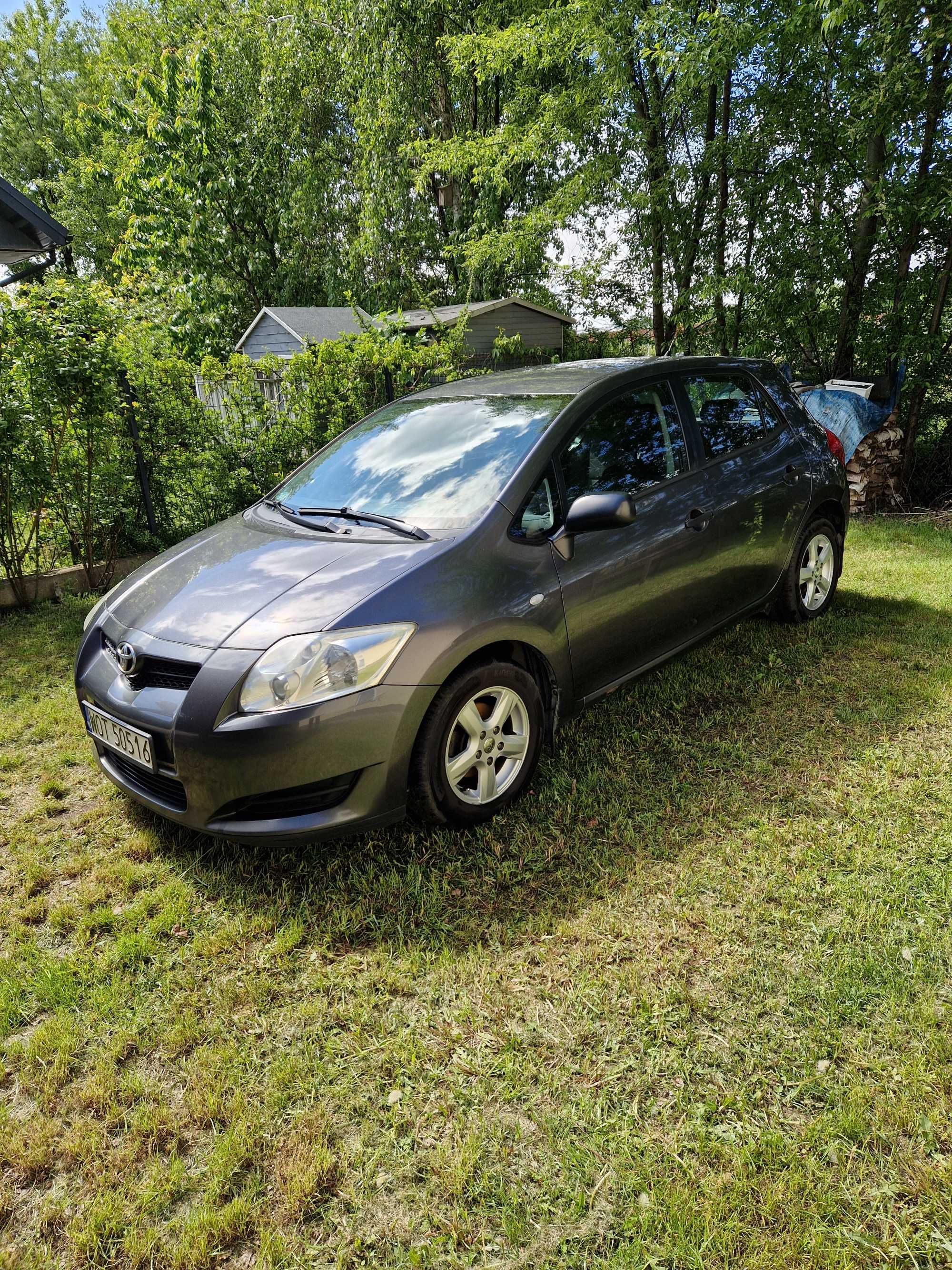 Toyota Auris 1,4 diesel.