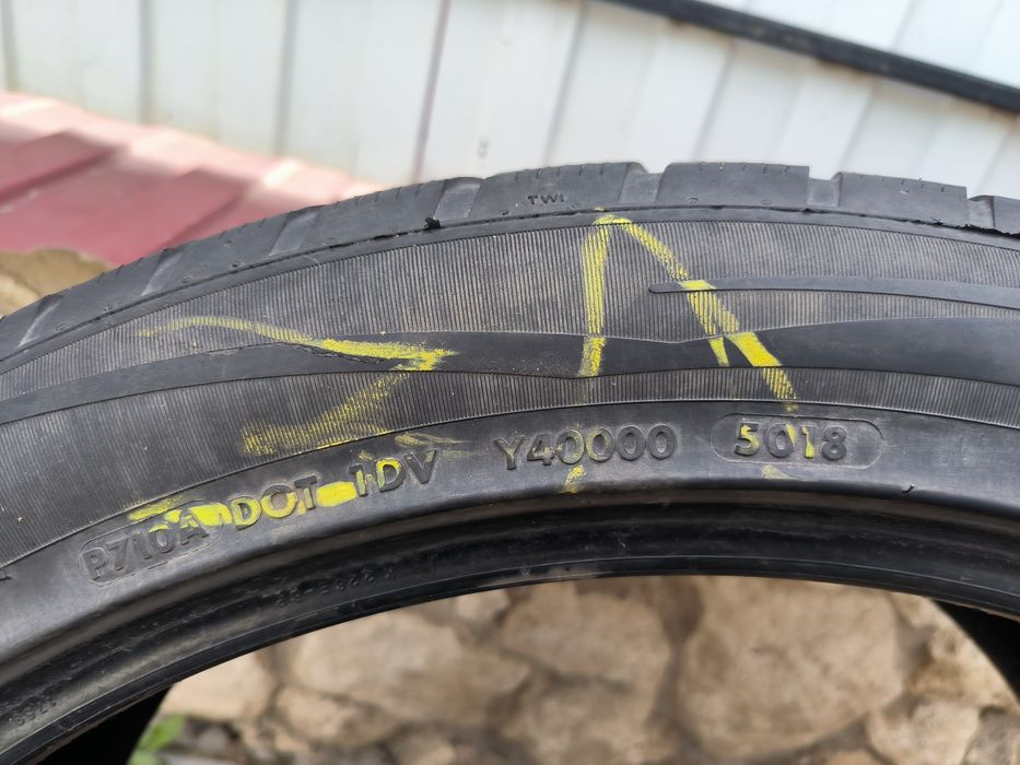 285/40 R22 Зимові шини VREDESTEIN
