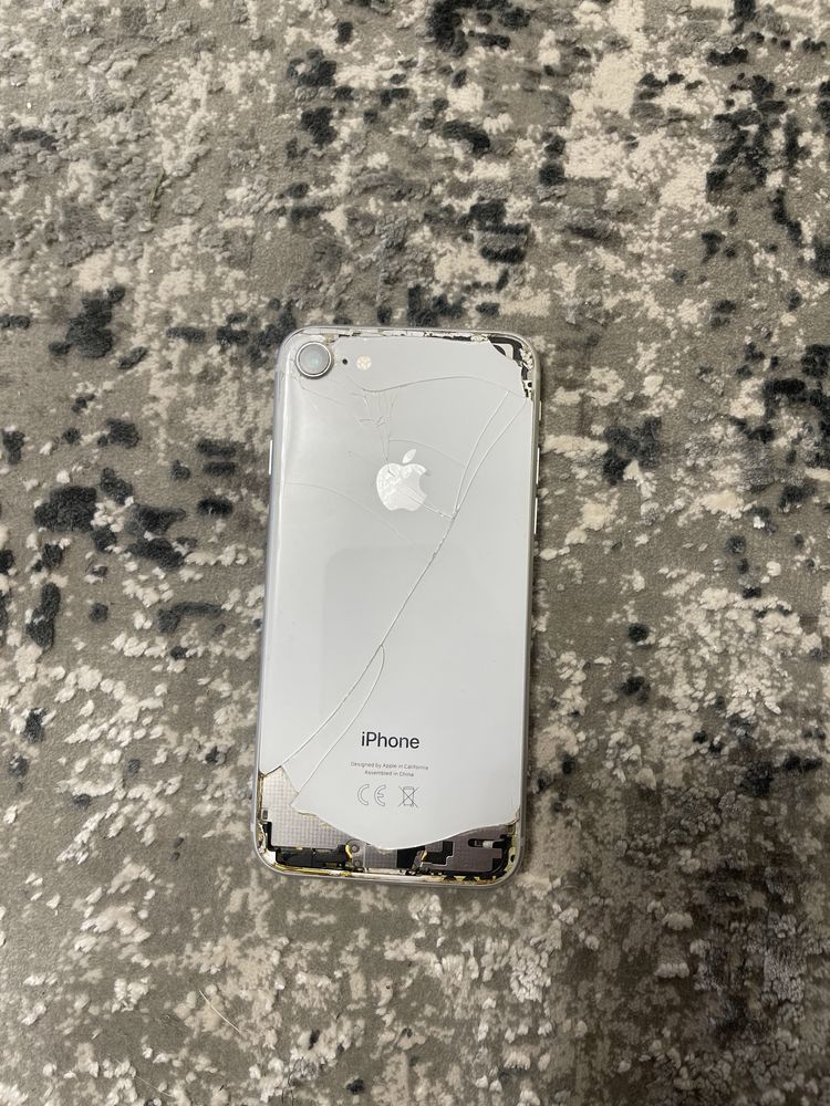 Iphone 8 продаю на детали