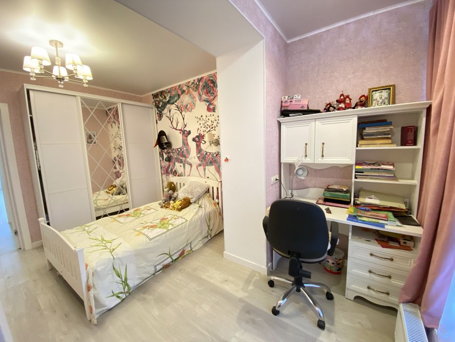 Продам в новобудові 4к квартиру з ремонтом, ЖК Лазурний на Намиві