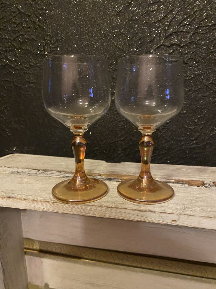 Dwa szklane kieliszki stare szklo