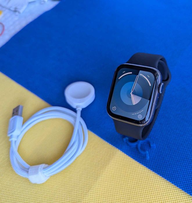Доступні все працює Apple Watch 5 44 Все працює АКБ 84% уцінка подряпи