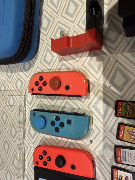 Nintendo Switch + Acessorios + Joycons Extra e 5 Jogos