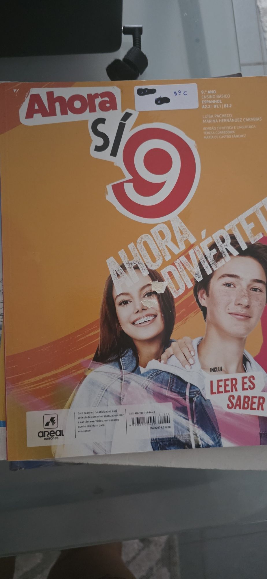 Manuais escolares e cadernos atividades varios anos letivos