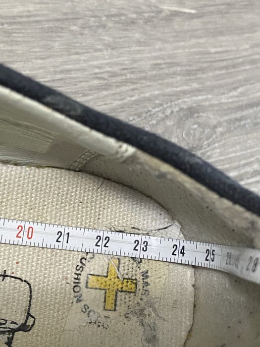 Вінтажні сліпони Dr.Martens в колаборації з Sanrio