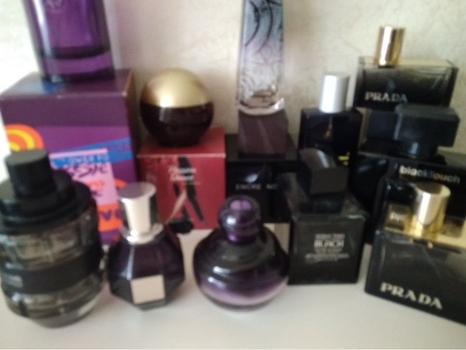 Коллекция флаконов парфюмерии