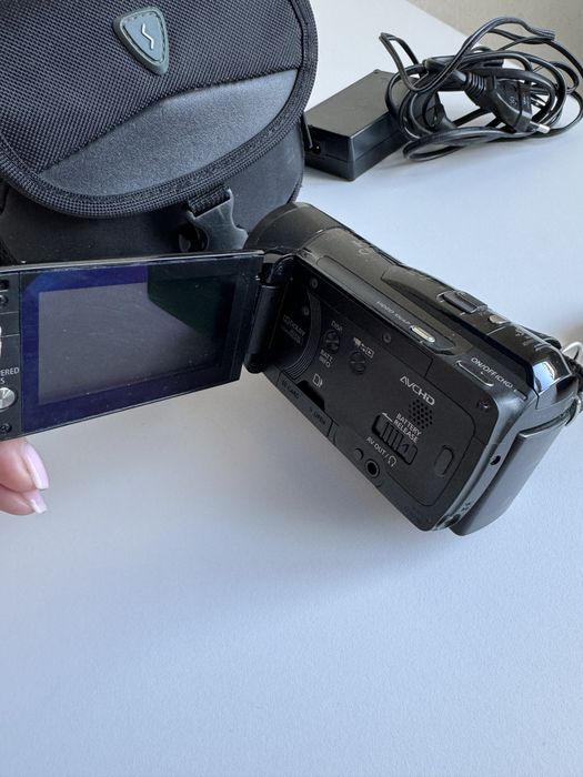 Продам видеокамеру Canon legria HFM 307