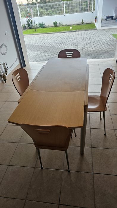 Mesa de cozinha e 4 cadeiras em faia