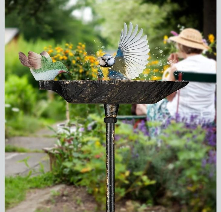 Relaxdays Żeliwne poidło dla ptaków, z ostrzem do wbijania w ziemię
