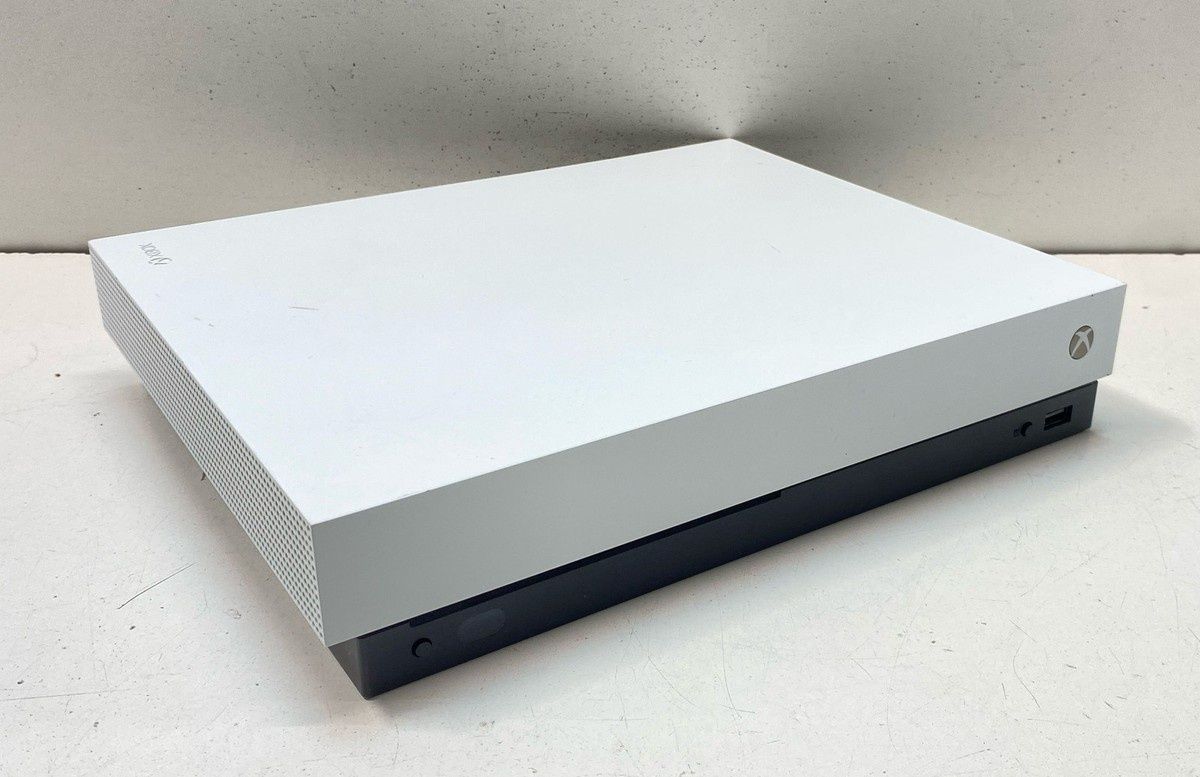 XBOX ONE X 1TB 3 Jogos