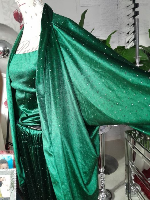 Cudny komplet welurowy zdobiony cyrkoniami