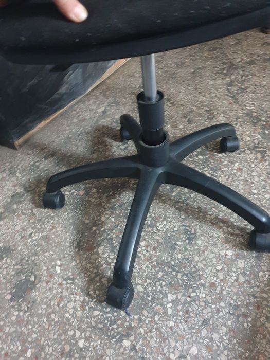 Стул компьютерный 2 шт..Можно под разборку.