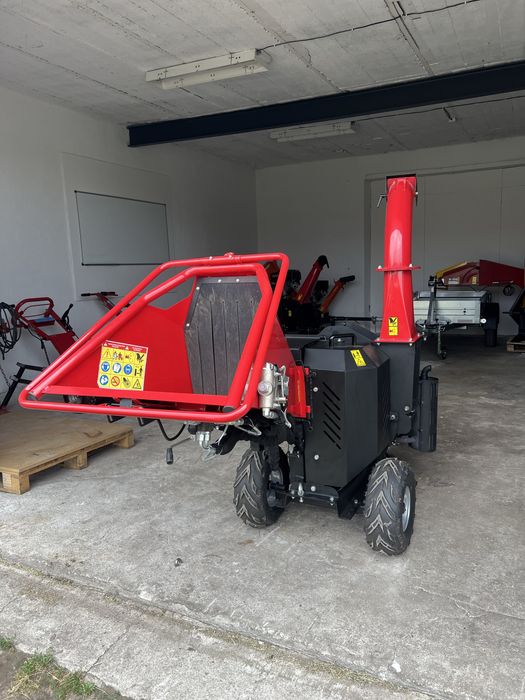Rębak do gałęzi hydrauliczne podawanie - WYNAJEM - [PAW-REMB]