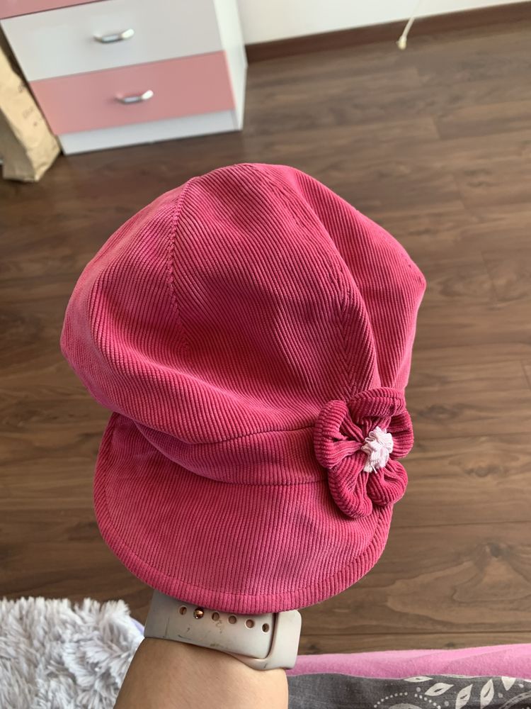 Różowa czapeczka z daszkiem dla dziewczynki