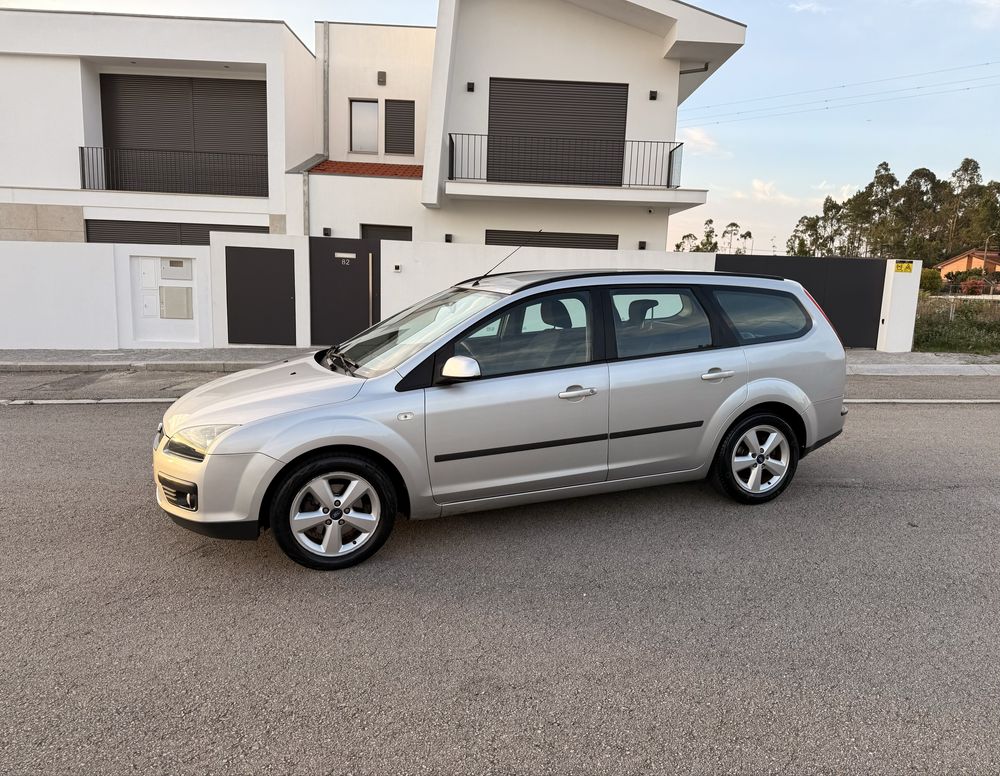 FORD FOCUS 1.4 i - 2005