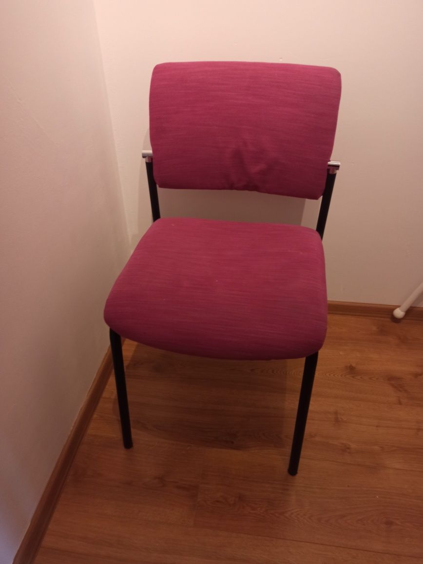 Krzeslo różowe obicie