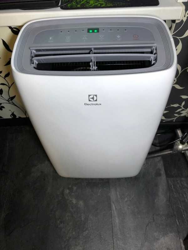 Мобильный кондиционер Electrolux EACM‑13 CL/N3 в отличном состоянии