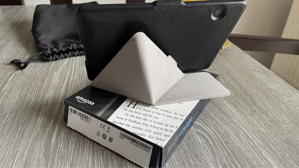 Kindle Voyage w etui origami