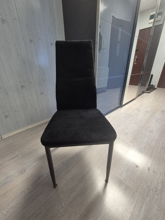 Krzesło czarne tapicerowane