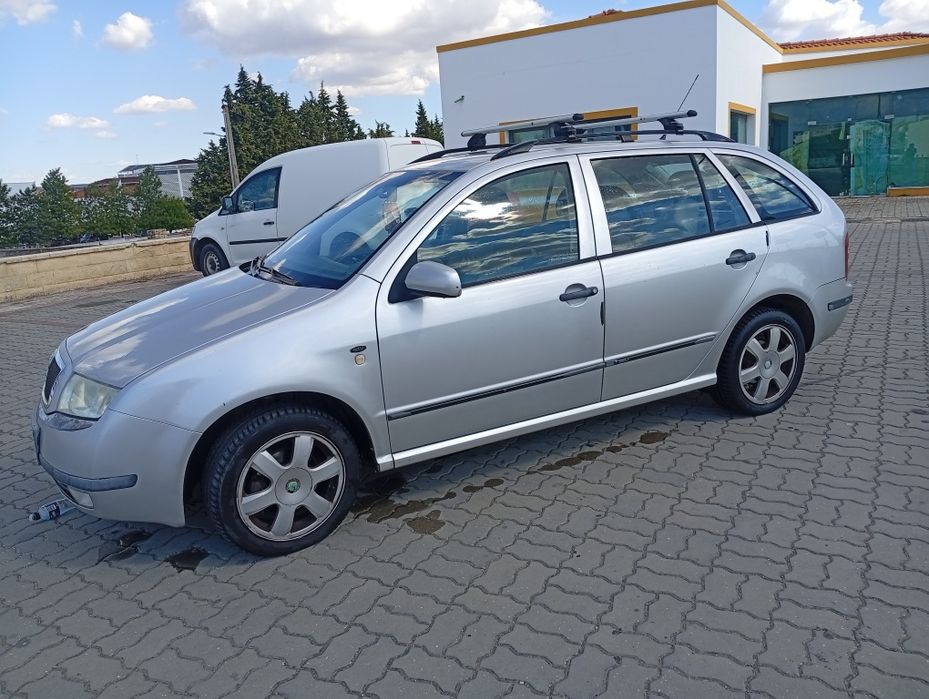Skoda Fabia 1.4 em bom estado geral aceito troca