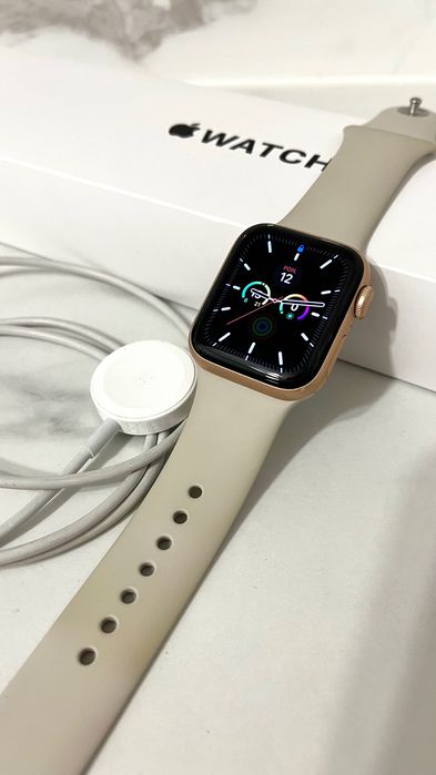 Apple Watch SE 40mm Gold kondycja baterii 100%