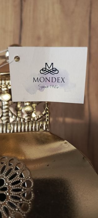 Lampion wzorowany na starych lampach.