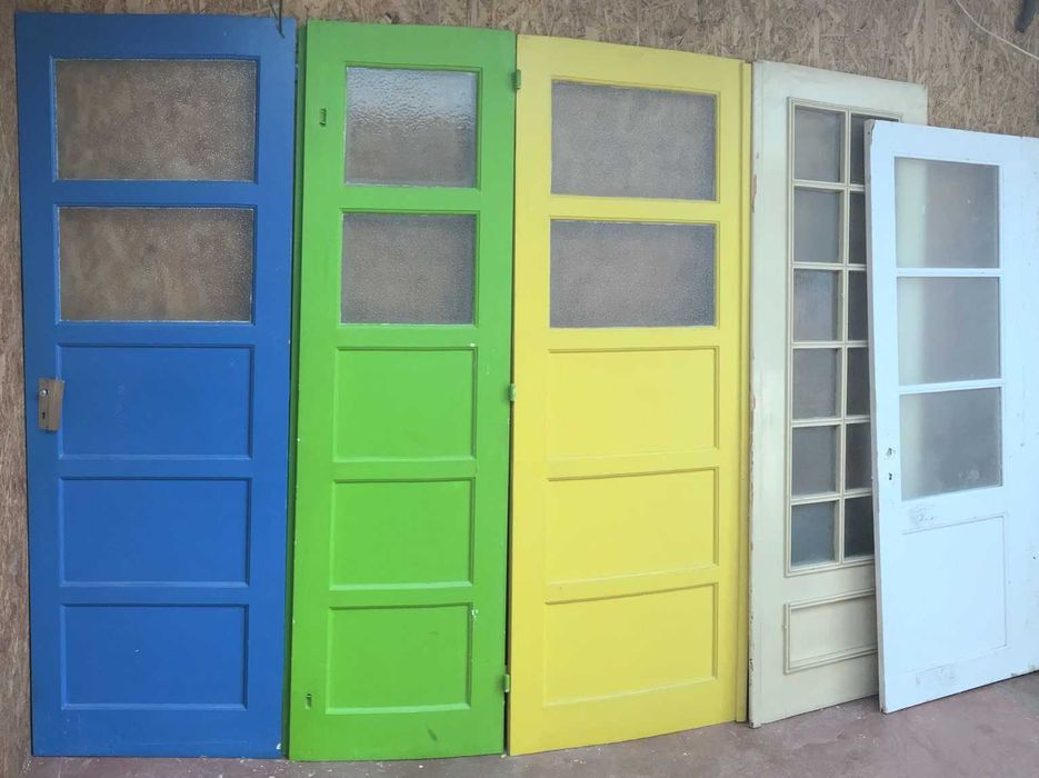 Portas antigas e meias portas