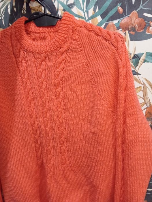 Ciepły sweter damski koralowy handmade M/L