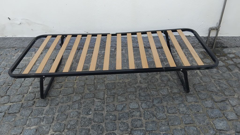 Estrado com pés sommier