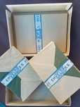 Caixa de envelopes forrados e papel de carta