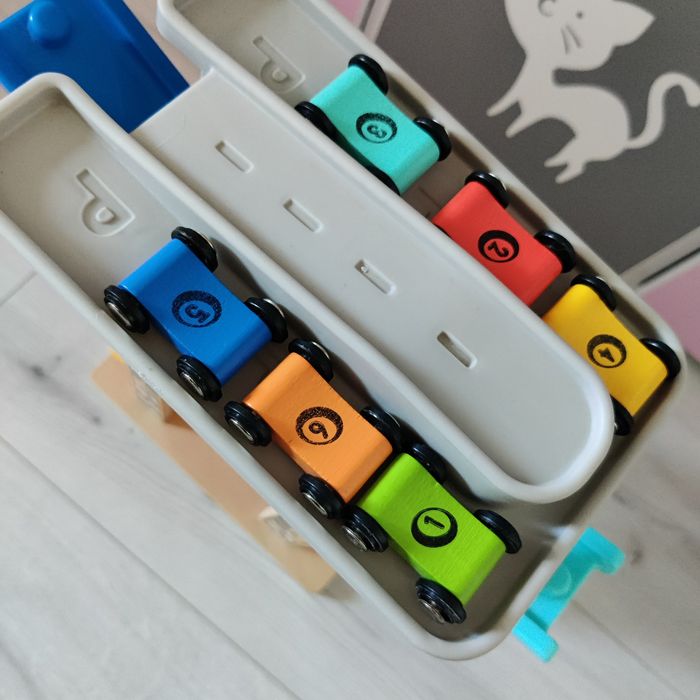 Горка з машинками