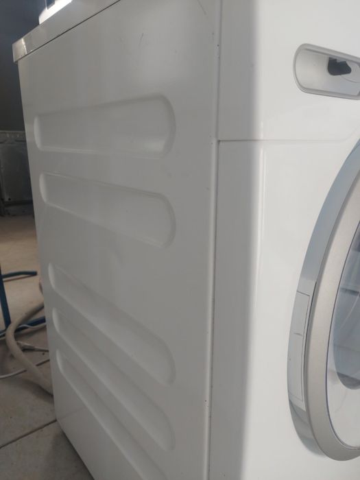 Пральна машина Miele з Німеччини.