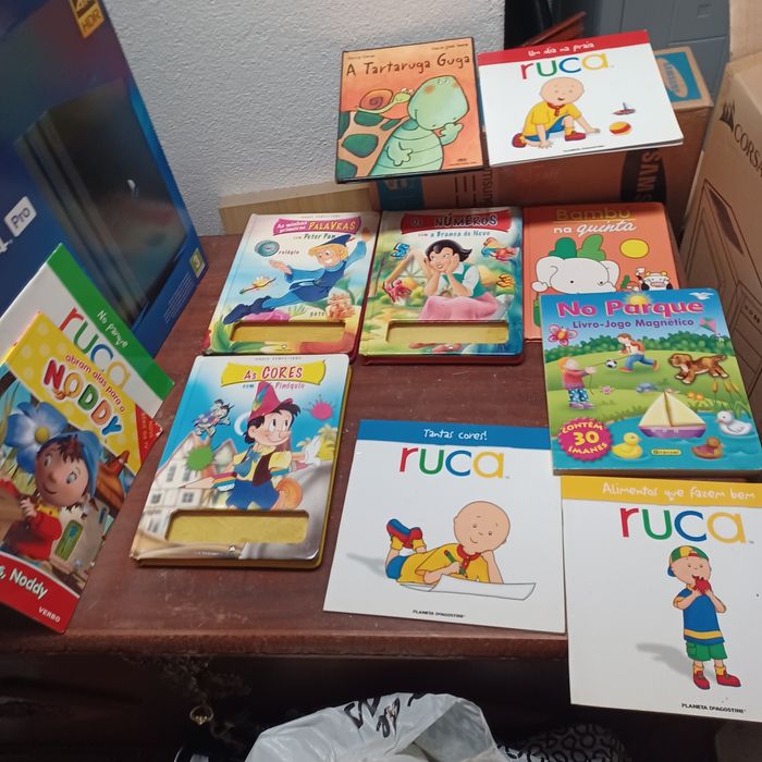 Livros de crianças, estes e tenho mais.
