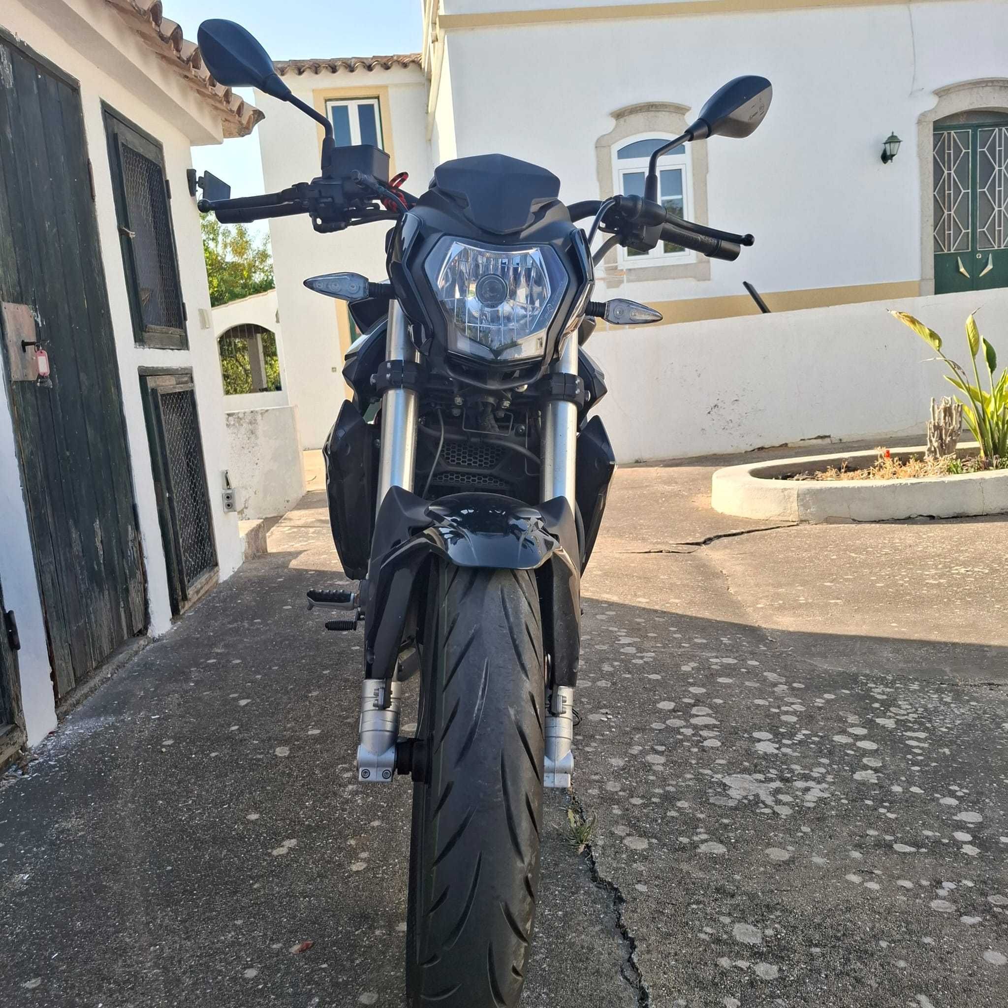 Moto Benelli BN125