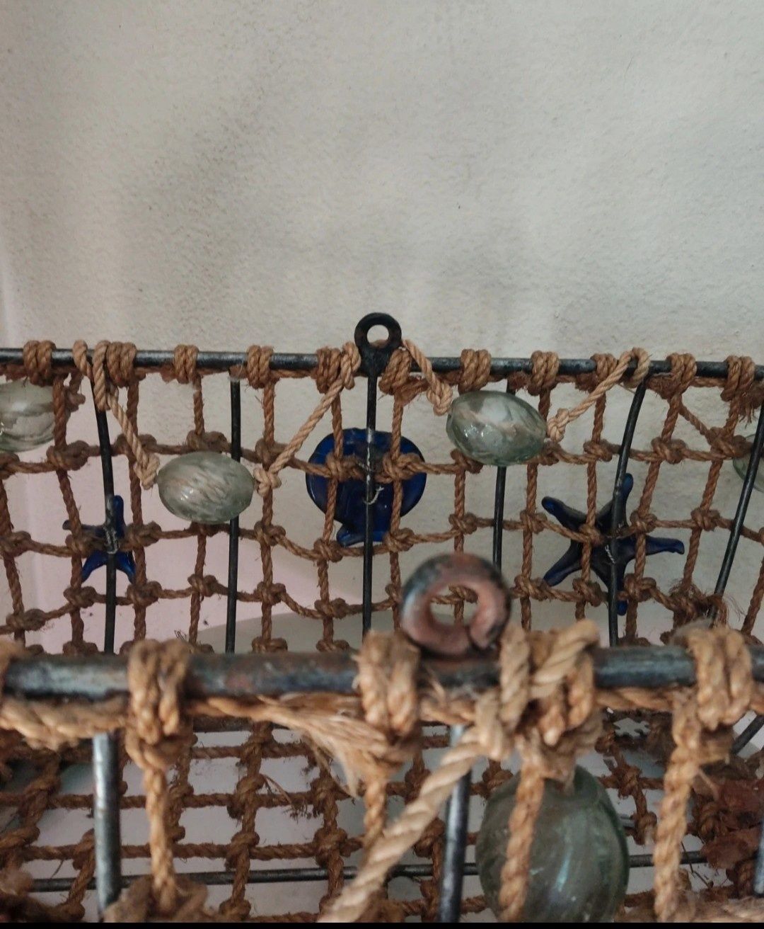 Cesto em ferro e corda com motivos do mar