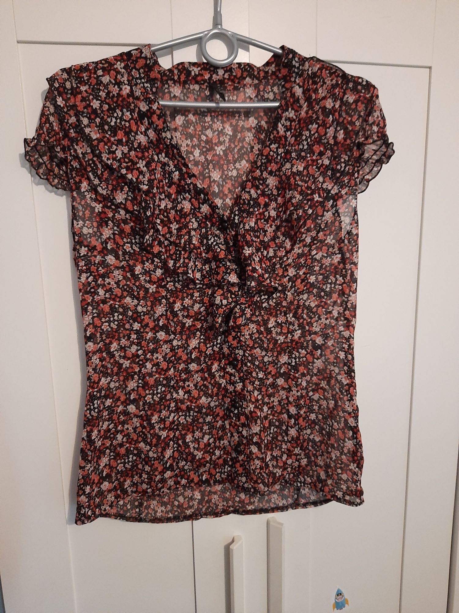 Bluzka w kwiaty 40