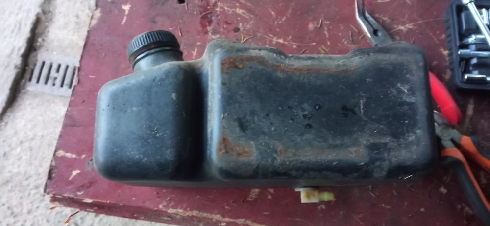 Traktorek kosiarka zbiornik paliwa