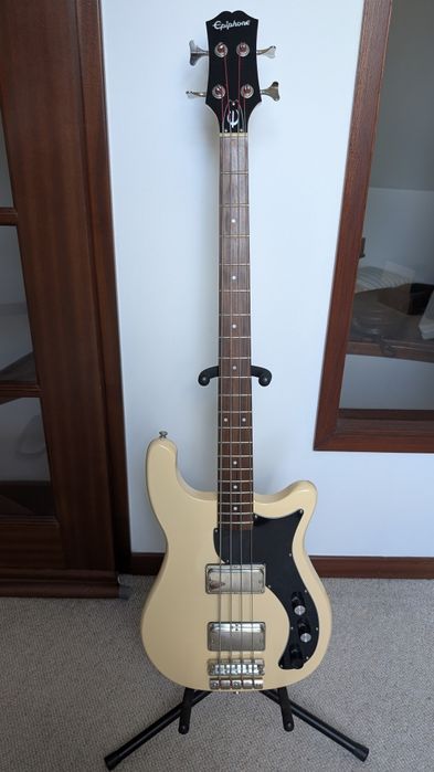 Gitara basowa Epiphone Embassy PRO Bass w kolorze Antique Ivory
