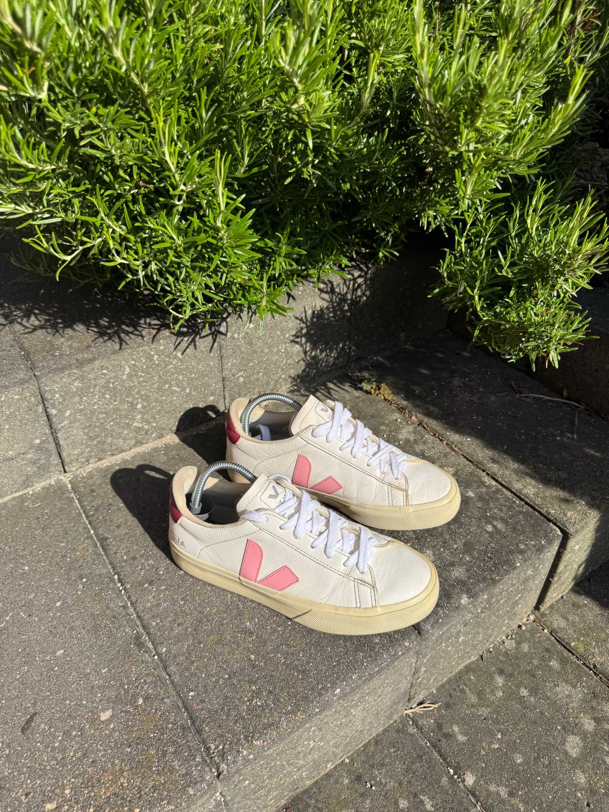 Veja 38 trampki v sneakersy skórzane białe różowe niskie białe wiązane