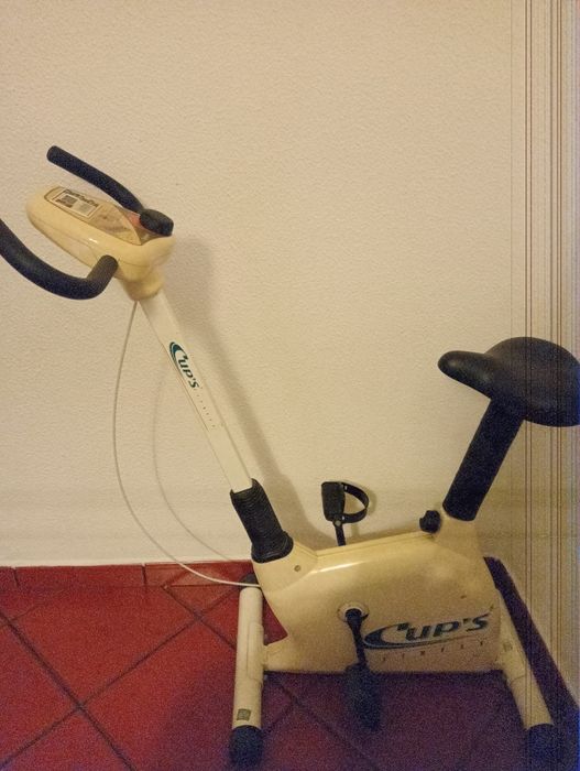 Bicicleta estática em bom estado