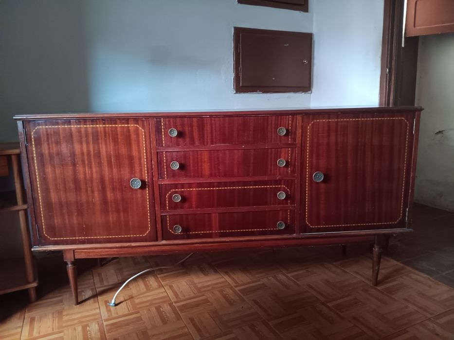 Vendo aparador e cristaleira vintagem em madeira lacada