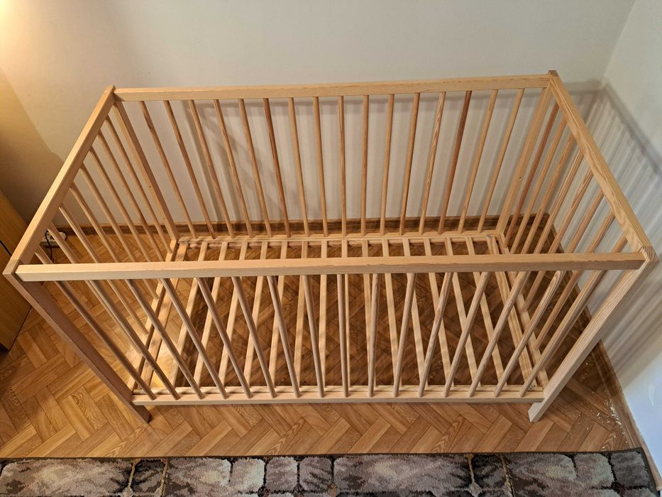 Łóżeczko dziecięce drewniane z materacem