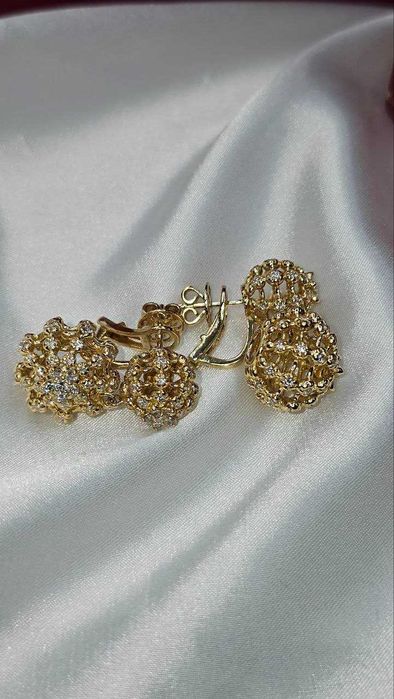 Сережки у стилі Cactus de Cartier з діамантами 1,732 ct