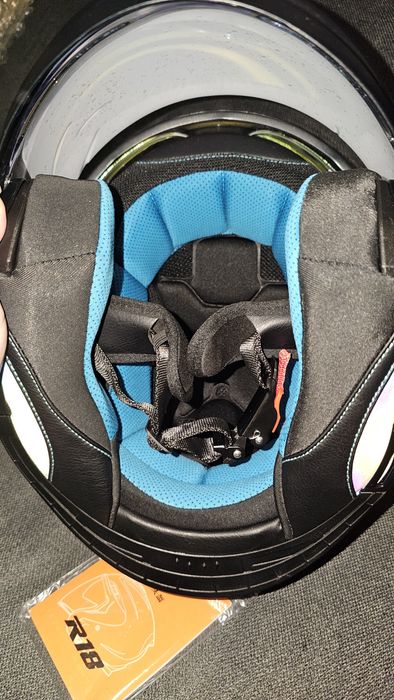 Capacete Cyril Helmets R18