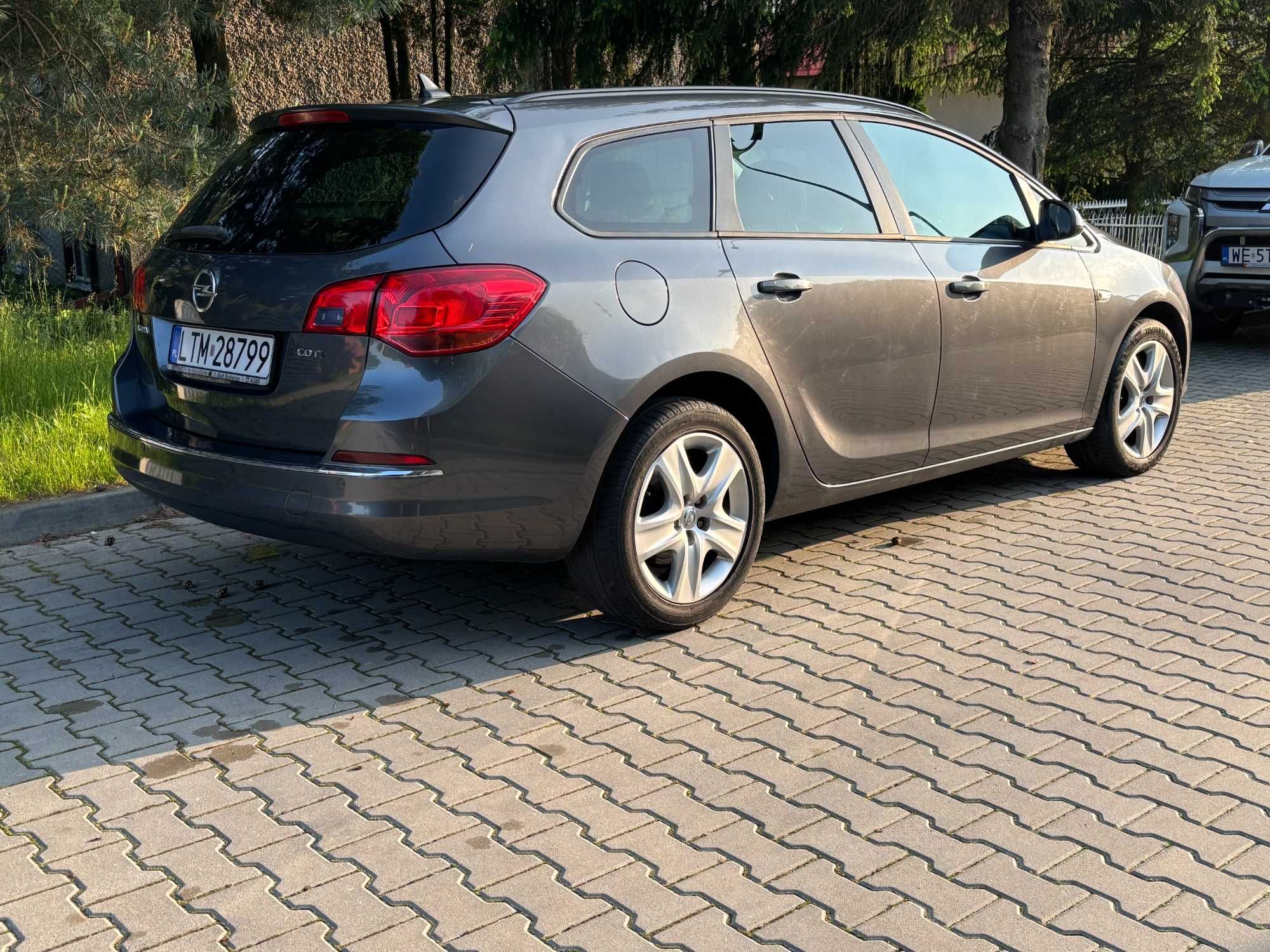 Opel Astra J 2011r 1.7cdti Sprowadzona z Niemiec duża Nawi Radio 7"