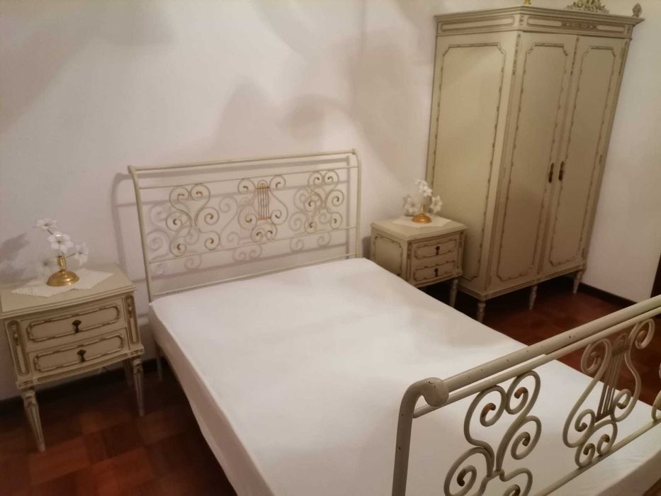 Quarto completo vintage (c/ cama de ferro)