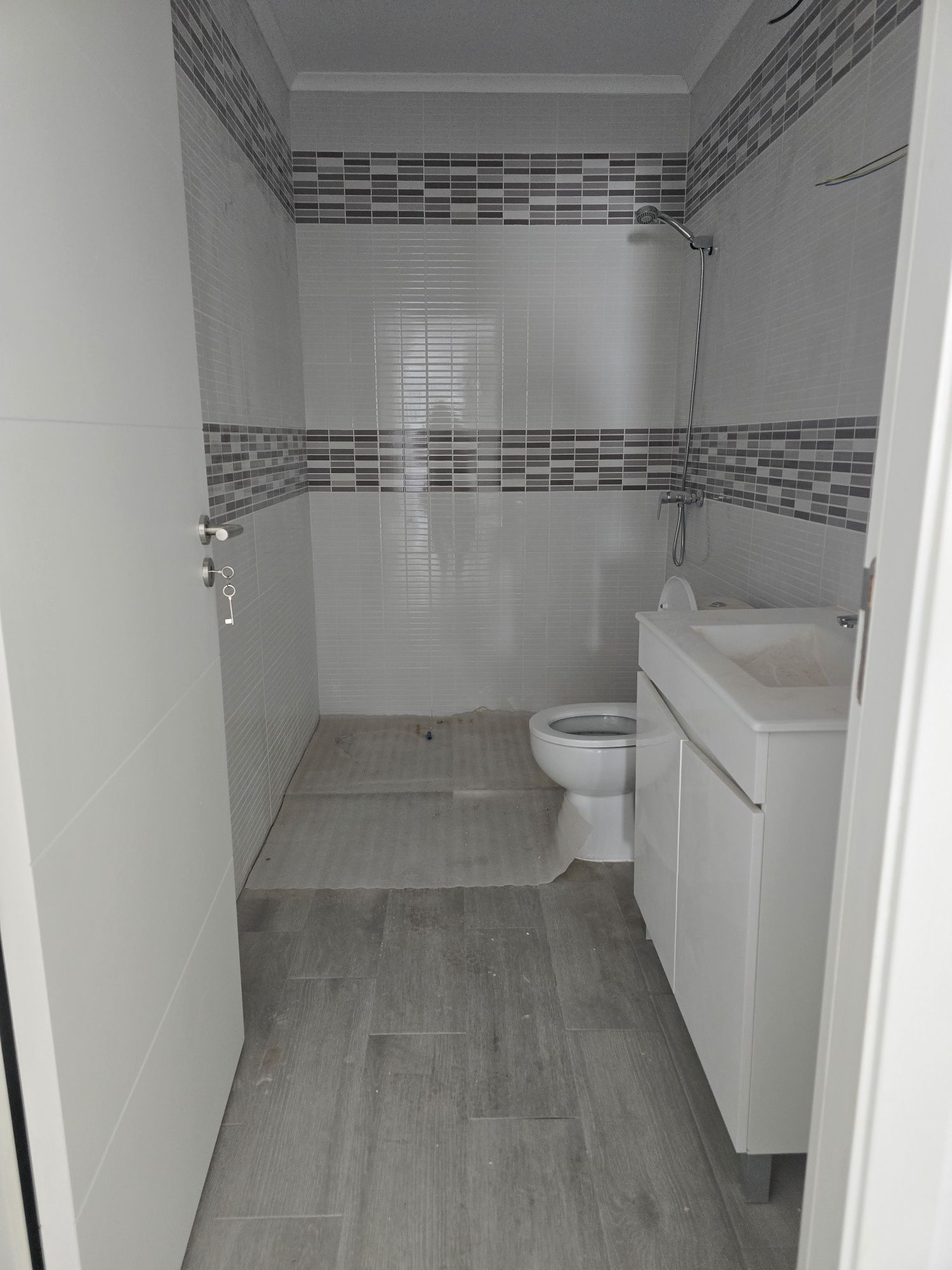 Vende-se Andar Moradia