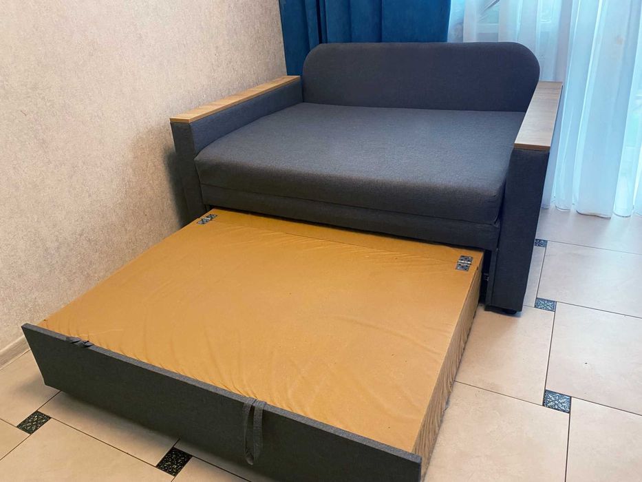 Продам диван-крісло Якісний Сірий, 142×101 см, в Гарному стані