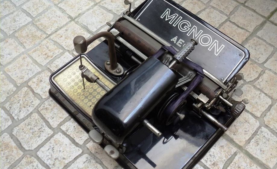 Maquina de escrever 1913 - AEG Mignon